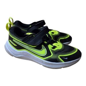 Nike Cosmic Runner Kids Sneaker Athletic 2.5Y Youth Black Volt